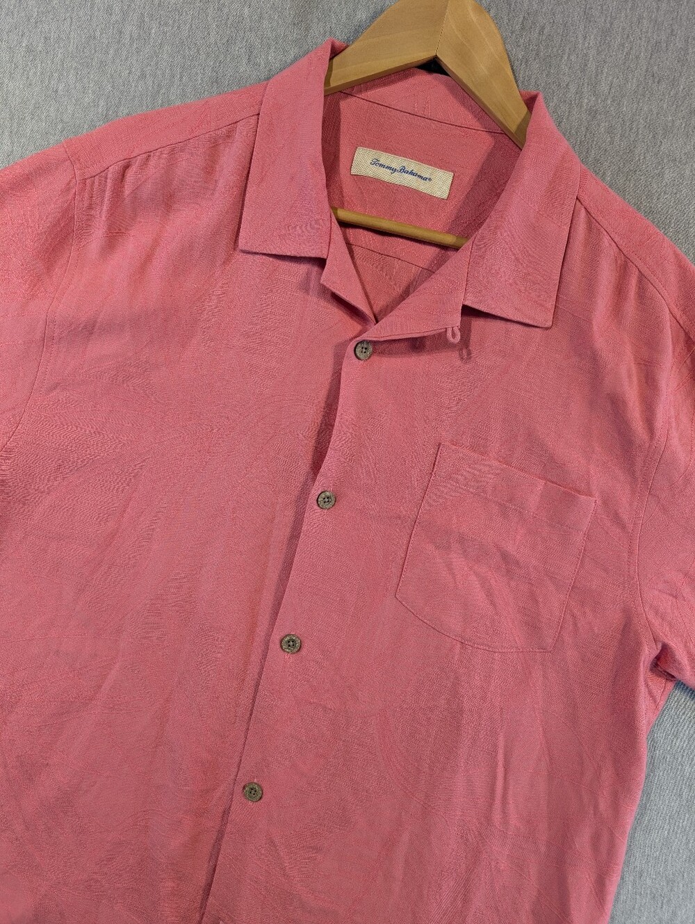 Tommy Bahama Silk Shirt Men's Large Salmon Pink Floral Hawaiian Short Sleeve